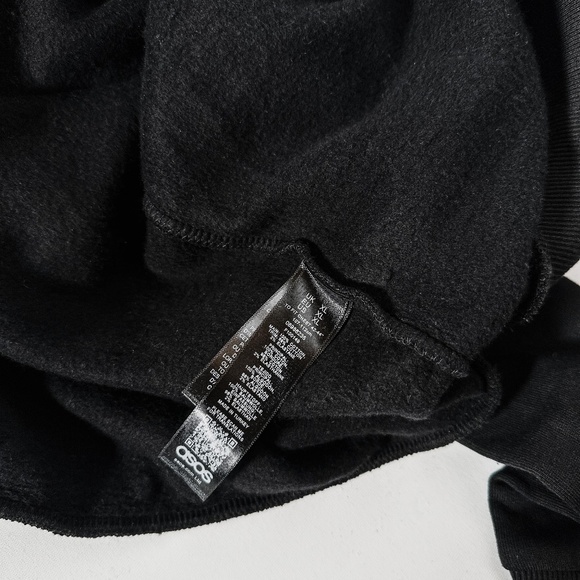 ASOS DESIGN -  Sweatshirt with Silver Neck/Shoulder Zippers - Black - Picture 5 of 6